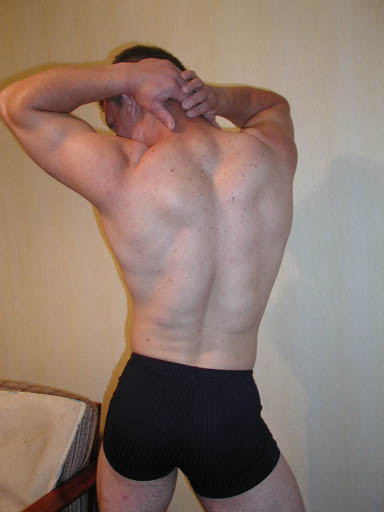 Aficionado liso posando desnudo
 #77008475