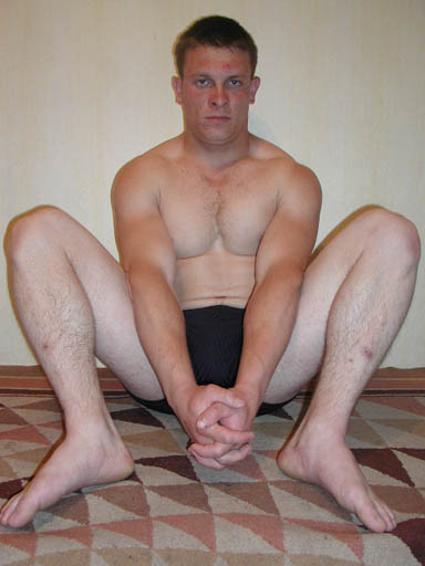 Aficionado liso posando desnudo
 #77008480