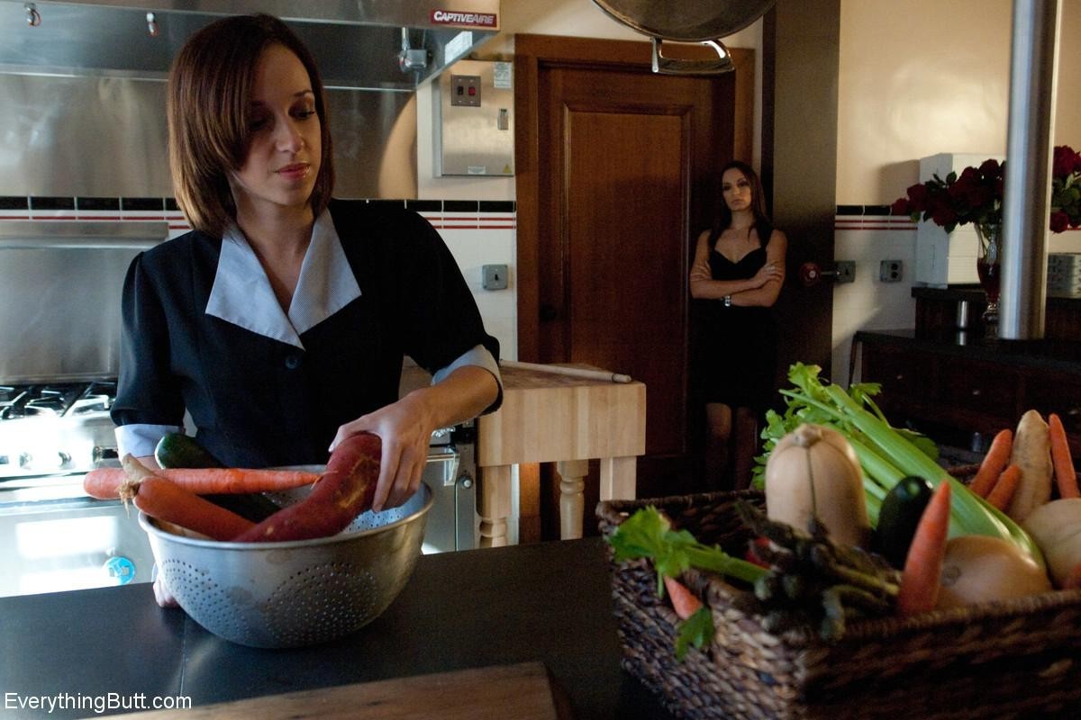 アンバー・レインは厨房で働くジェイダ・スティーブンスに出世のチャンスを与える。
 #67059715