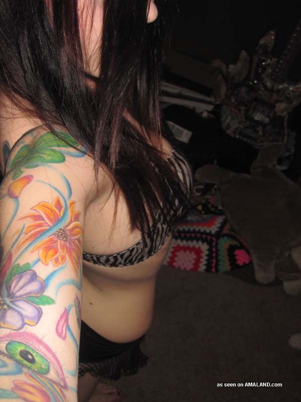 Nice hot compilation of a sultry gothic babe's selfpics #75709591