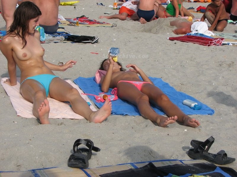 Chicas amateurs calientes en la playa
 #67488653