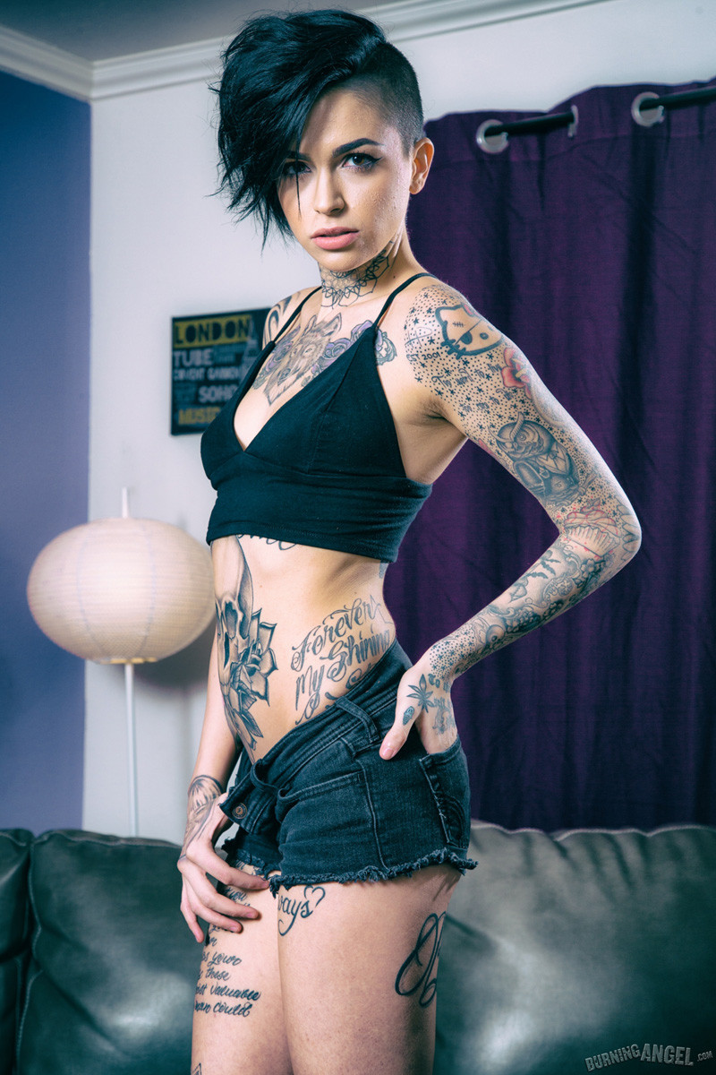 Leigh Raven exposes her inked body in the living room #79058284