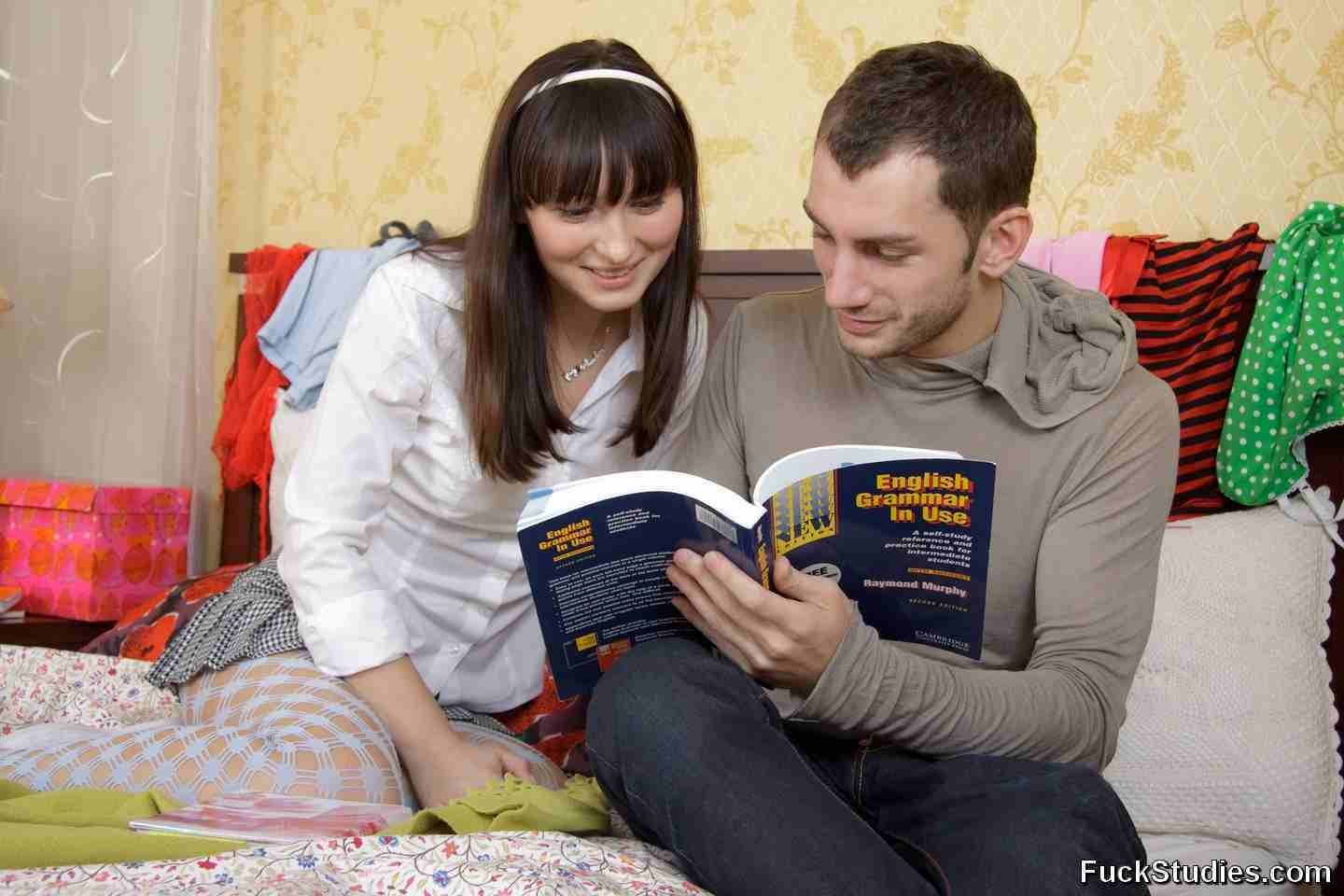 Joven follada por su tutor
 #79009669