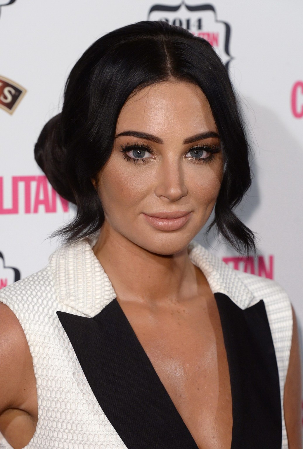 Tulisa contostavlos leggy cleavy lors des cosmopolitan ultimate women awards 2014.
 #75178321