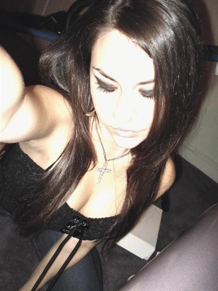 Fotos de una sexy chica emo
 #75714044