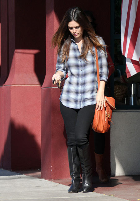 Rachel Bilson ass squeezed in a pair of jeans #75367833