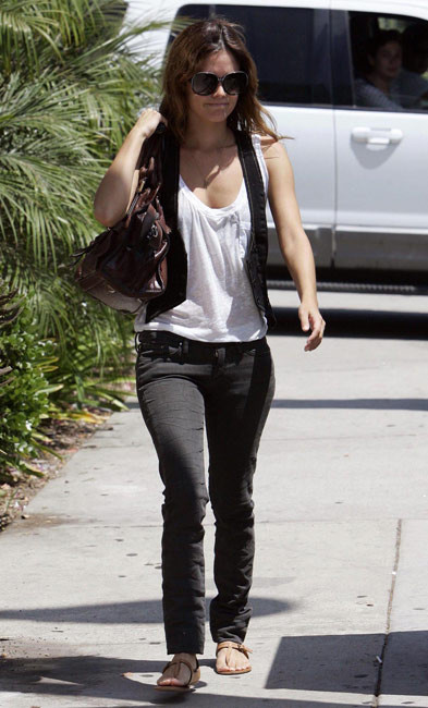 Rachel Bilson ass squeezed in a pair of jeans #75367874