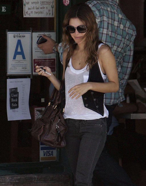 Rachel Bilson ass squeezed in a pair of jeans #75367885
