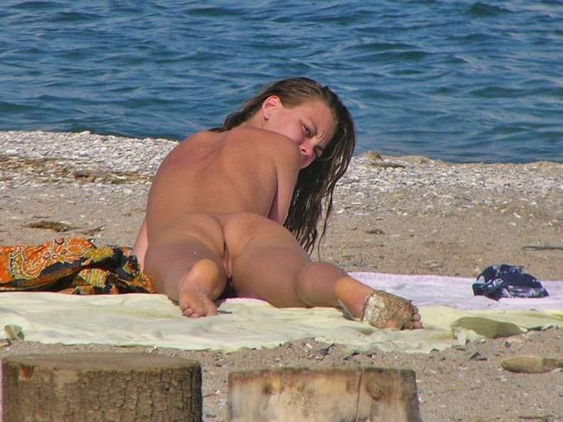 Todos los barcos quieren venir a ver a este bombón desnudo
 #72253931
