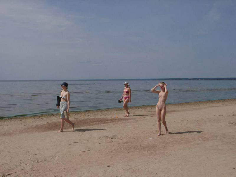 Todos los barcos quieren venir a ver a este bombón desnudo
 #72253990