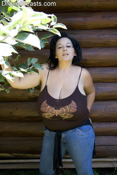 Amateur bbw babe bianca unleashes gigante tits outdoors
 #67235347