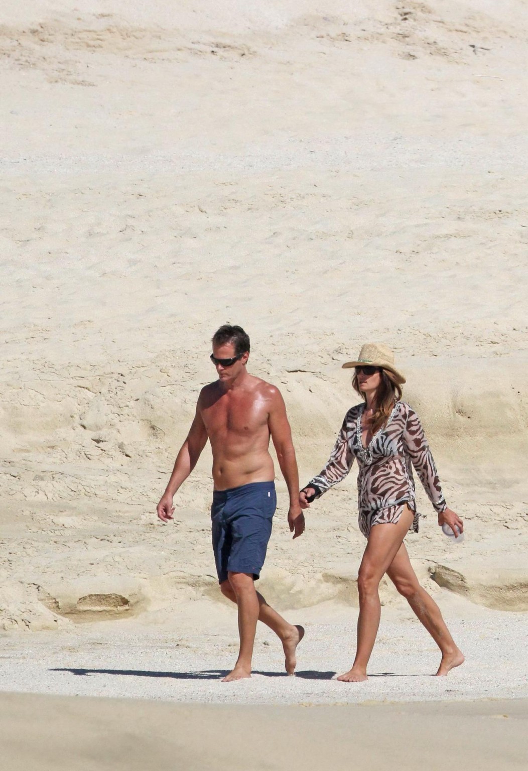 Cindy Crawford indossa un abito da spiaggia trasparente in bikini in Messico
 #75277444