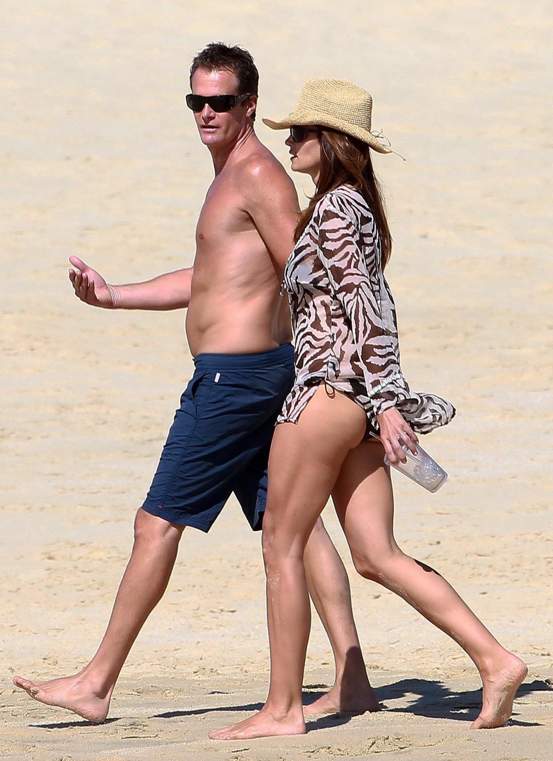 Cindy Crawford indossa un abito da spiaggia trasparente in bikini in Messico
 #75277465