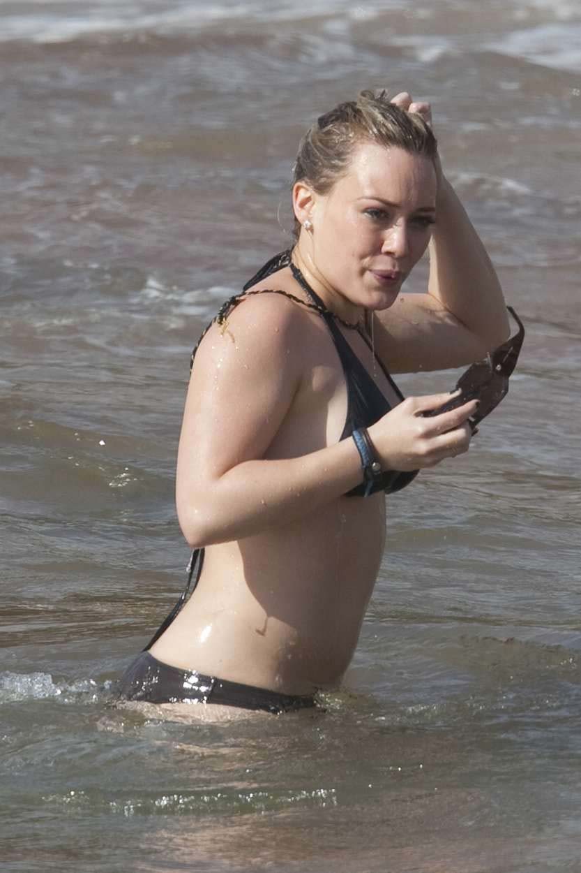 Hilary Duff Titten sehen im Bikini fantastisch aus
 #75383188