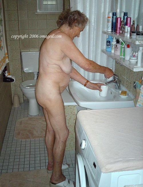 Omas from all the world #75501773