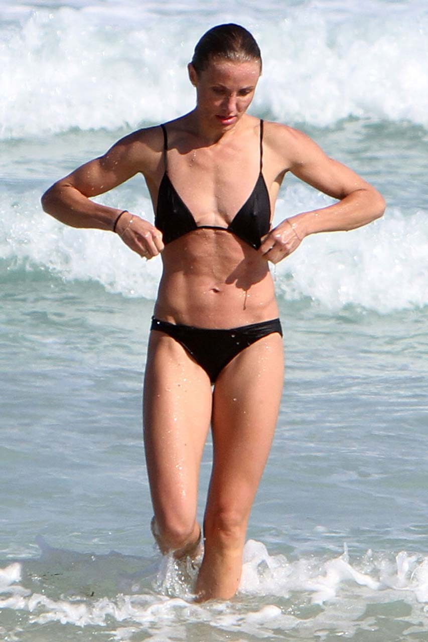 Cameron Diaz exposing her nice body on beach in bikini paparazzi pictures #75318359