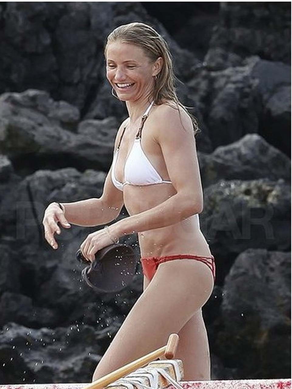 Cameron Diaz exposing her nice body on beach in bikini paparazzi pictures #75318396