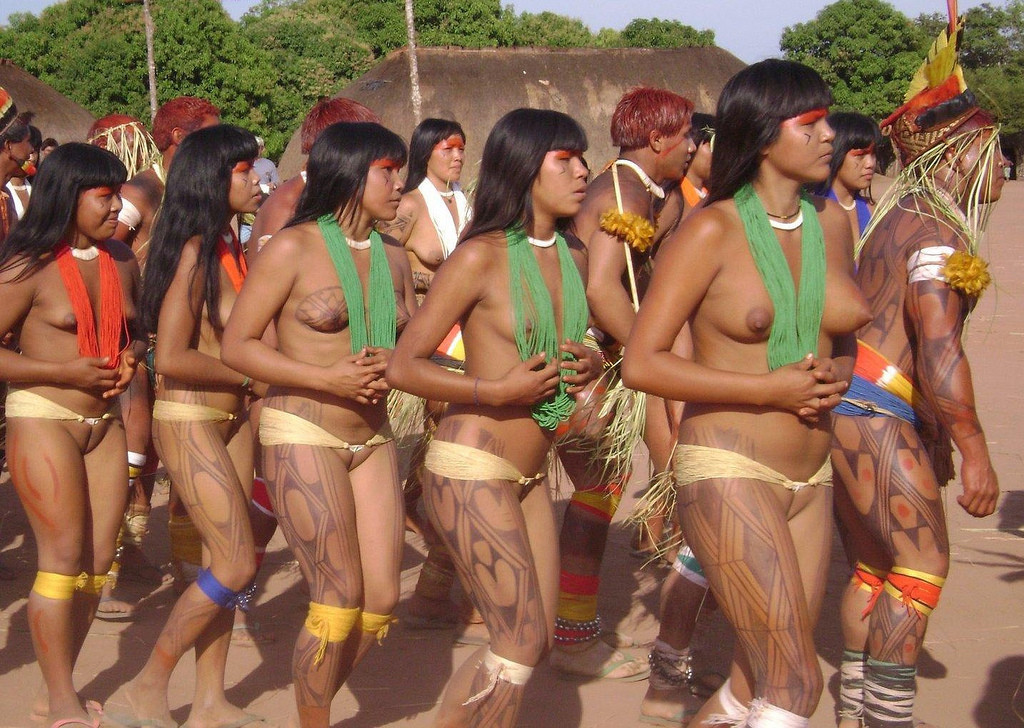 Echte Amateur-Mitglieder afrikanischer Stämme posieren nackt
 #67649967