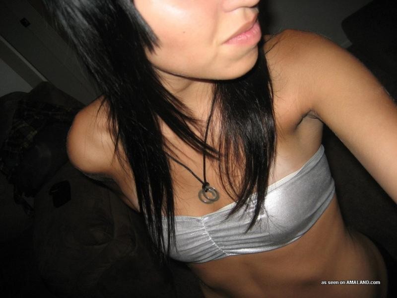 Photos sexy d'une jeune amateur émo très sexy.
 #68281401