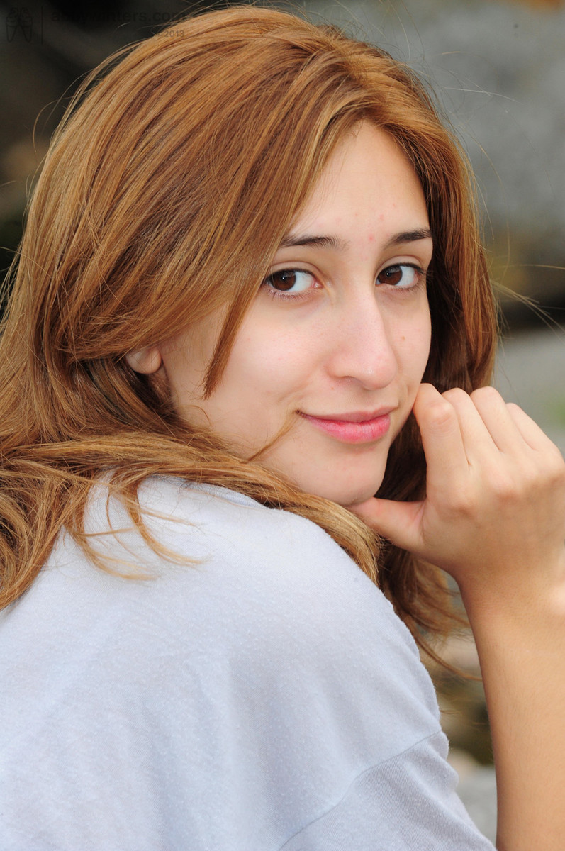 Una jovencita española muy atrevida abriendo su coño peludo sin afeitar al aire libre
 #67949903