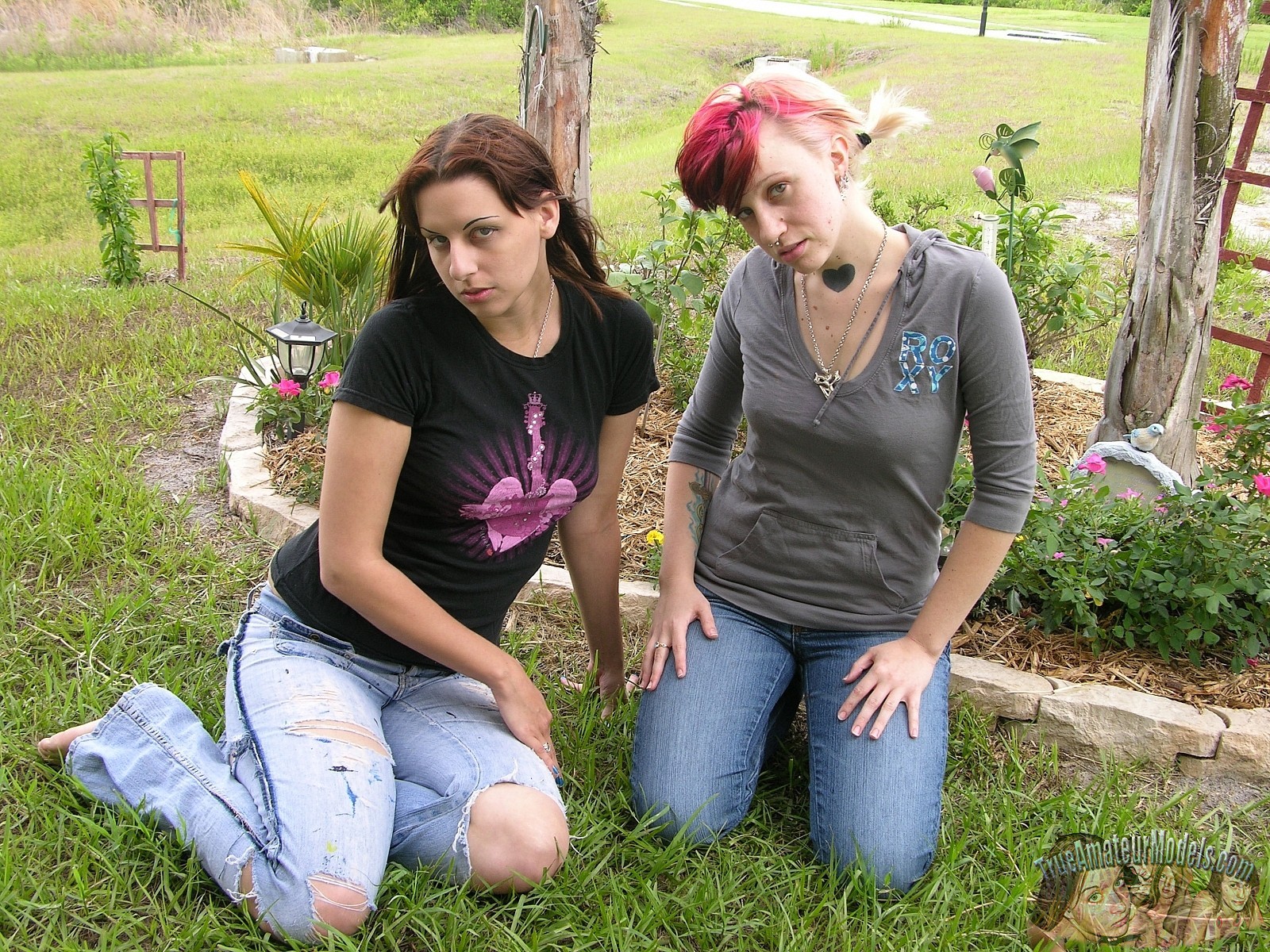 2 filles amateurs punk alternatif - vrais modèles amateurs
 #67265870