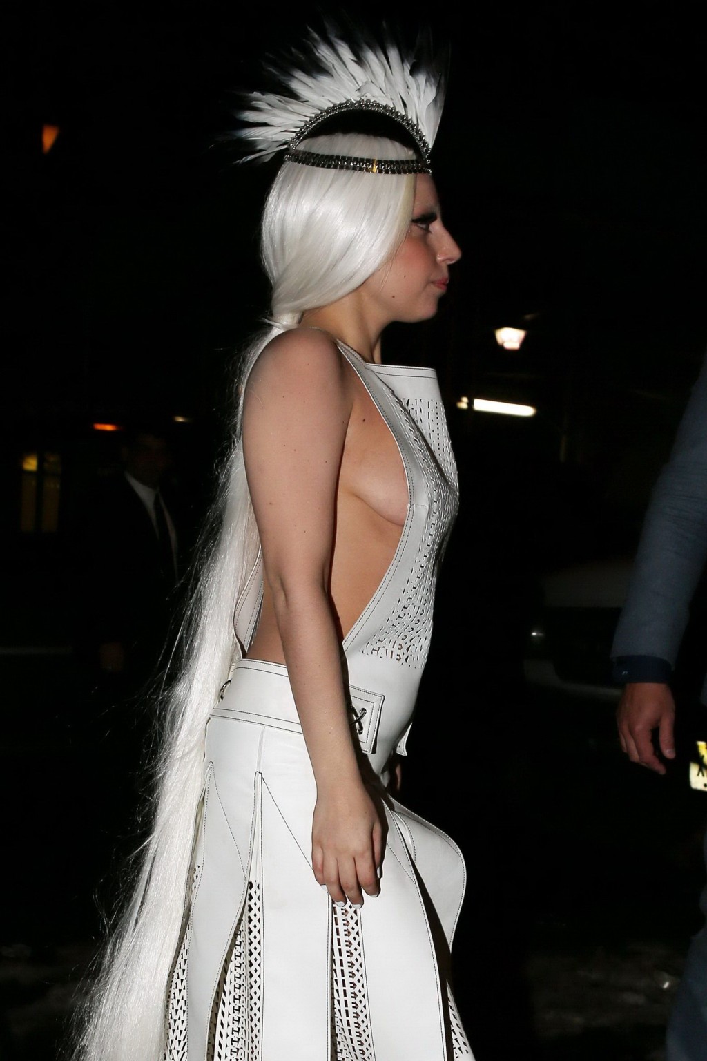 Lady gaga muestra sus tetas con un vestido de cuero transparente mientras llega a t
 #75204063