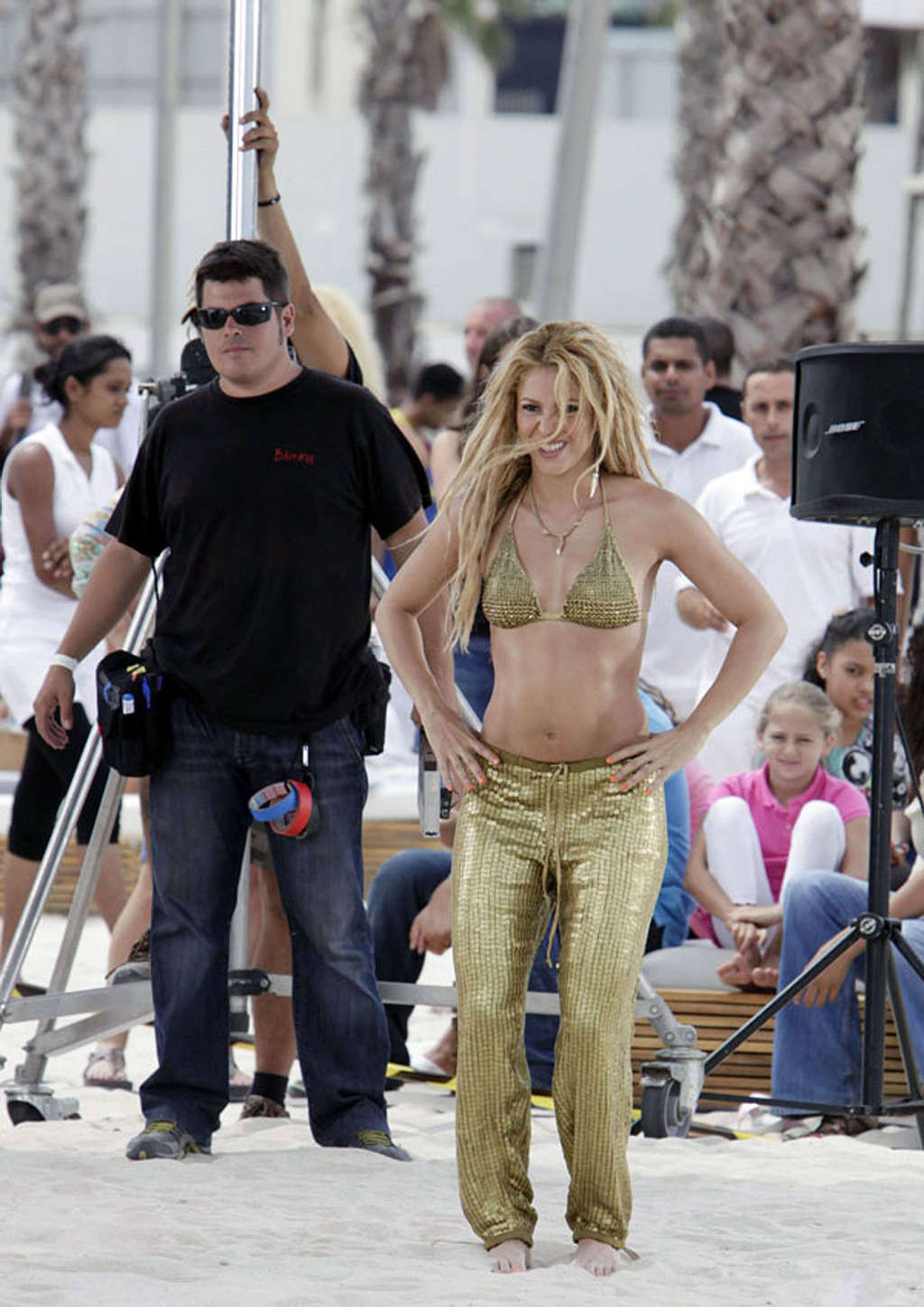 Shakira exponiendo su cuerpo sexy y sus bonitos músculos abdominales
 #75335675