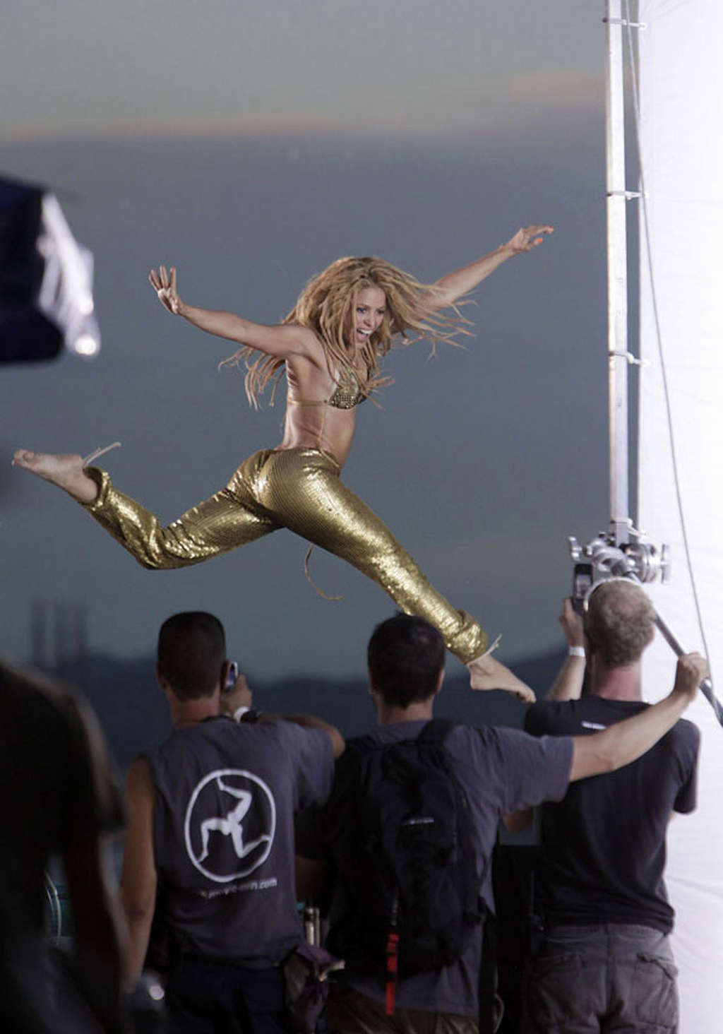 Shakira exposant son putain de corps sexy et ses jolis muscles abdominaux
 #75335686