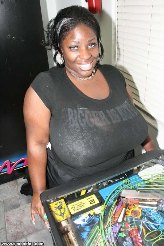 Massive boobs Simone Fox at the arcade #70253568