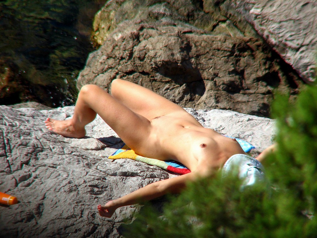 Foto reali di spiaggia voyeur di nudisti
 #67310475