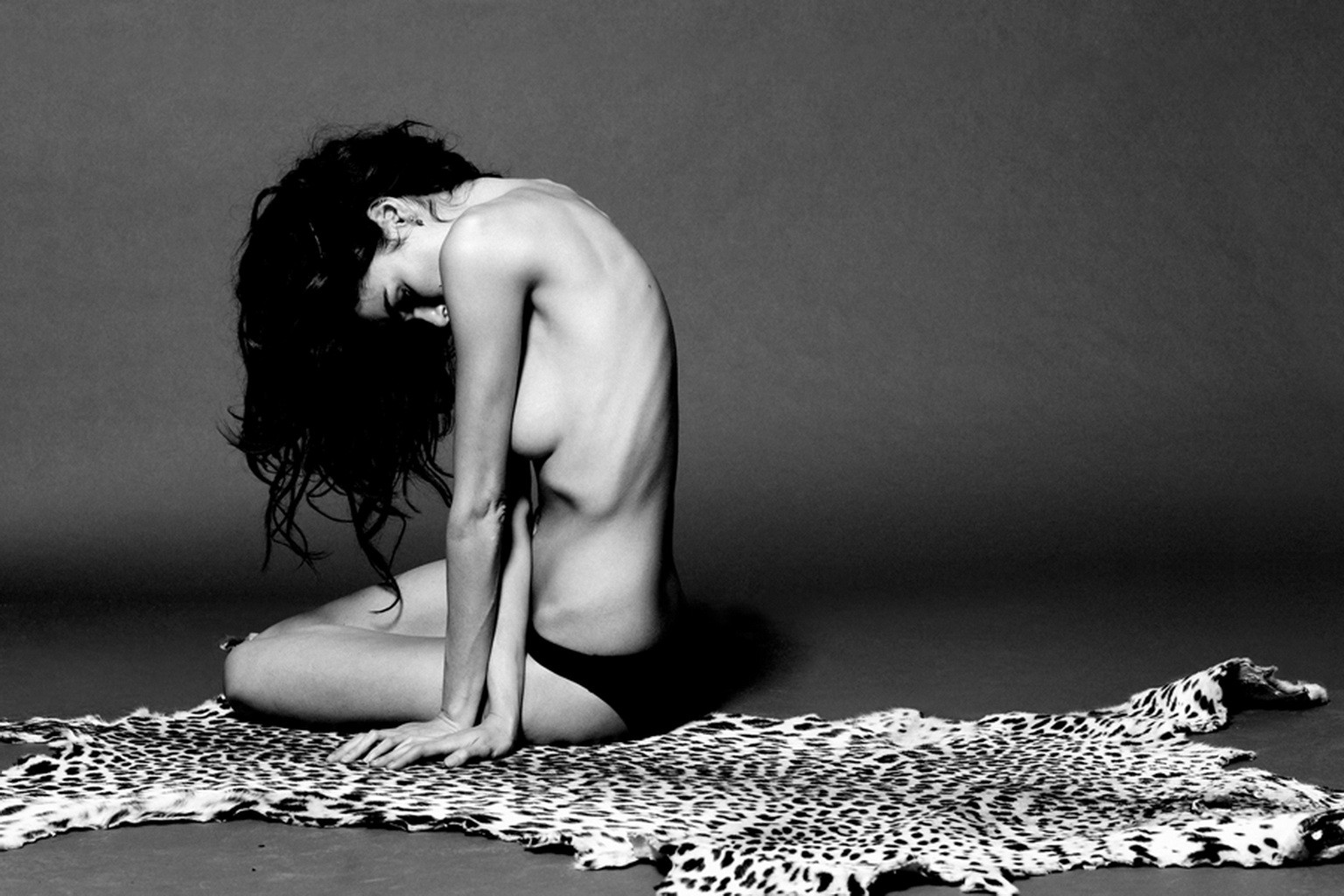 Nicole trunfio seins nus dans le photoshoot d'aram bedrossian pour lovecats
 #75298890