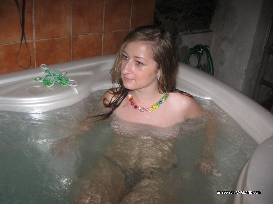 Diciotto anni amatoriale lesbiche fidanzate topless in vasca calda
 #68506979