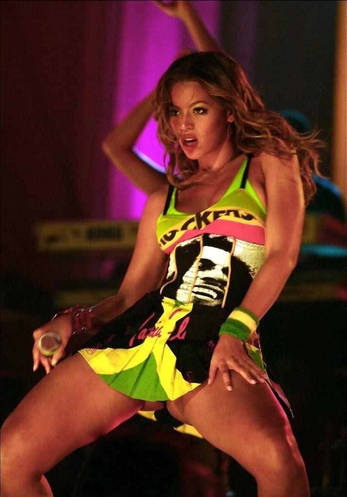 Beyonce knowles zeigt Höschen upskirt auf der Bühne
 #75411753