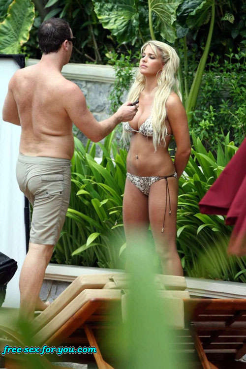 Gemma atkinson sexy bikini in posa in piscina per i paparazzi
 #75433251