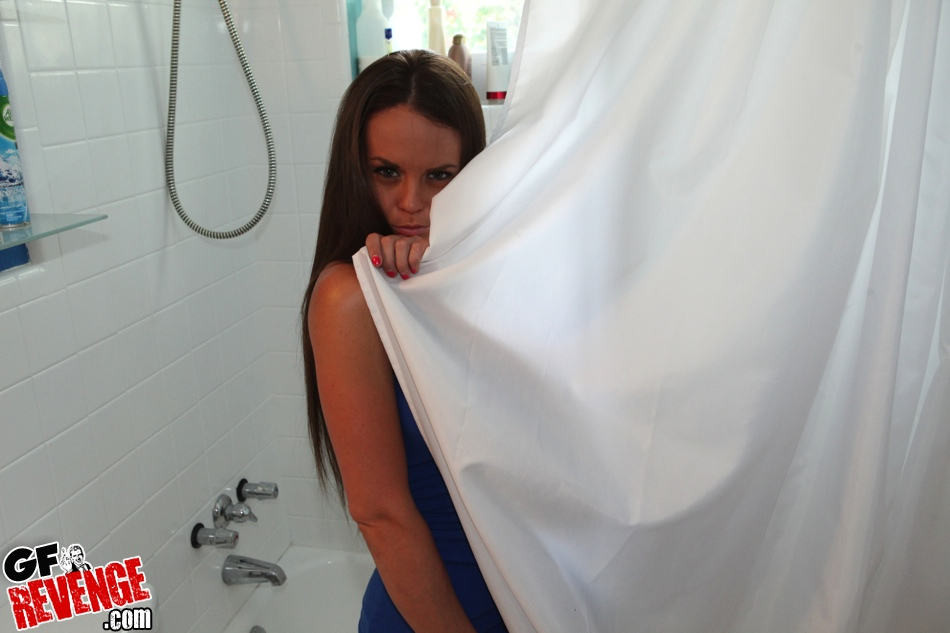 シャワーを浴びる巨乳の素人19歳の彼女
 #68139115