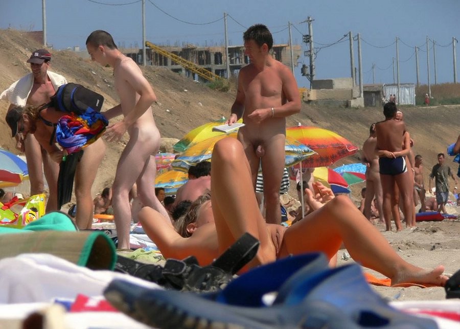 Attenzione - foto e video di nudisti incredibili
 #72266544