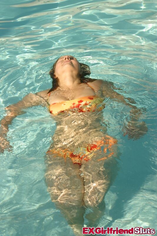 Smiling brunette exgirlfriend bitch Mariah showing assets in the #72381310