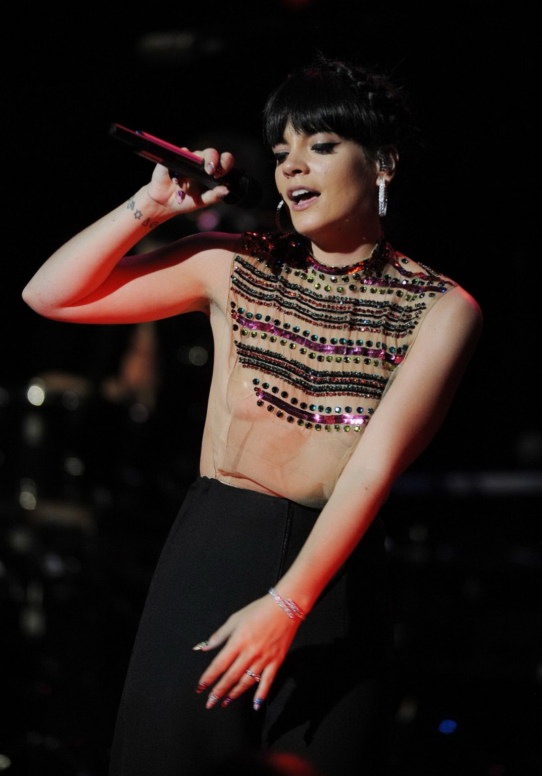 Lily allen seethru exhibant ses seins sur scène
 #75200168