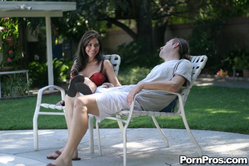 Fiese Ehefrau beim Spaß mit einem anderen Kerl erwischt
 #79367625