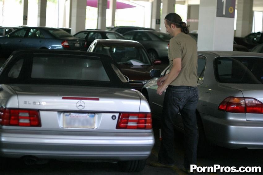 Fiese Ehefrau beim Spaß mit einem anderen Kerl erwischt
 #79367724