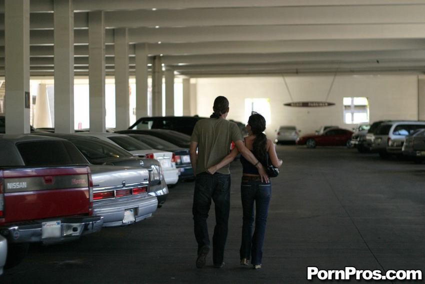 Fiese Ehefrau beim Spaß mit einem anderen Kerl erwischt
 #79367745