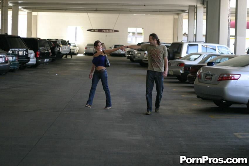 Fiese Ehefrau beim Spaß mit einem anderen Kerl erwischt
 #79367755