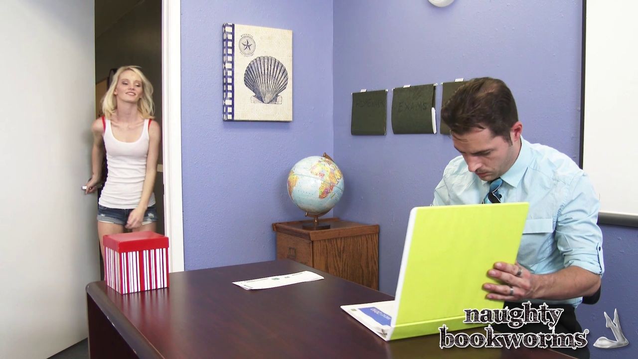 Böses Mädchen sammie daniels verführt ihren Lehrer in der Klasse
 #73500572