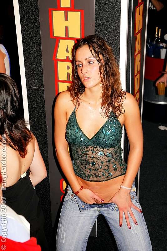 Los chulos negros buscan putas blancas delgadas y apretadas
 #77840555