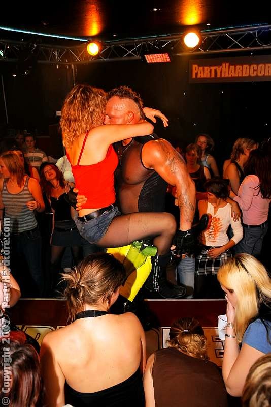 Los chulos negros buscan putas blancas delgadas y apretadas
 #77840562