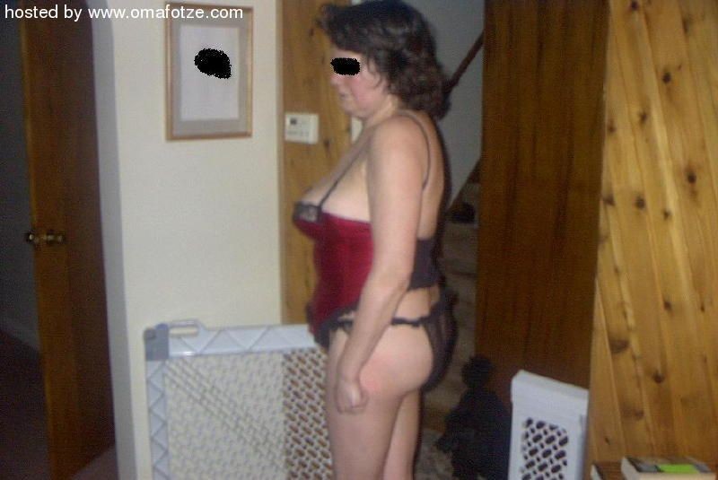 Reife große Titten blinken
 #71765140