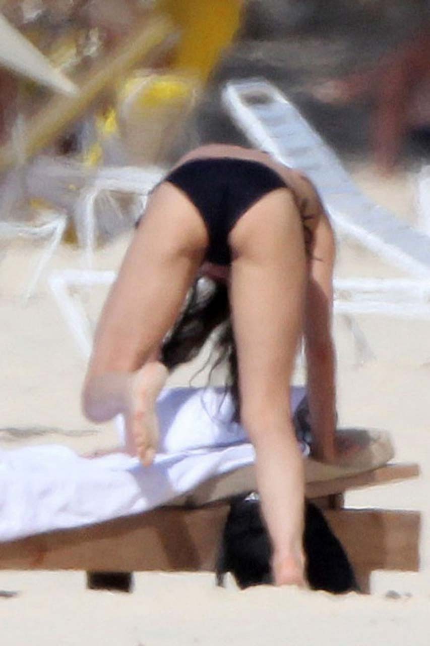 Demi Moore exposing sexy body and hot ass in black bikini on beach #75317269