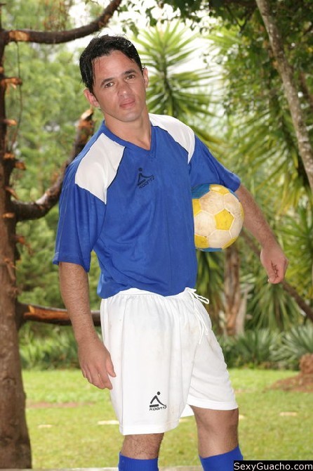 Giocatore di calcio latino gay di bell'aspetto che ama giocare con le palle
 #76899239