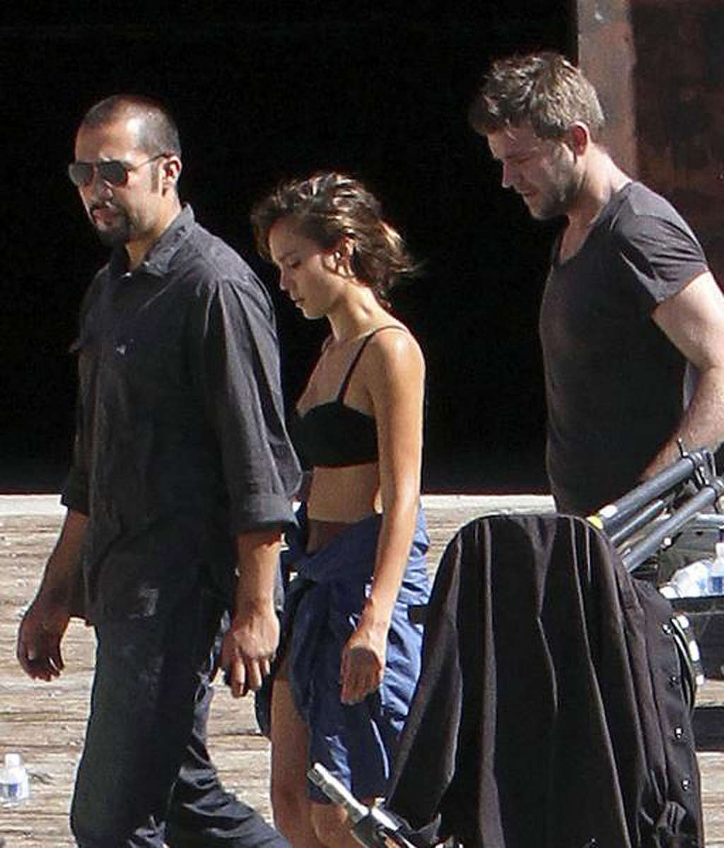 Jessica Alba exposing fucking hot body and sexy tits in black bra #75335906