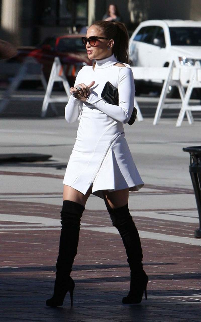 Jennifer Lopez en bottes "fuck me" et cache-tétons sur scène
 #75321271